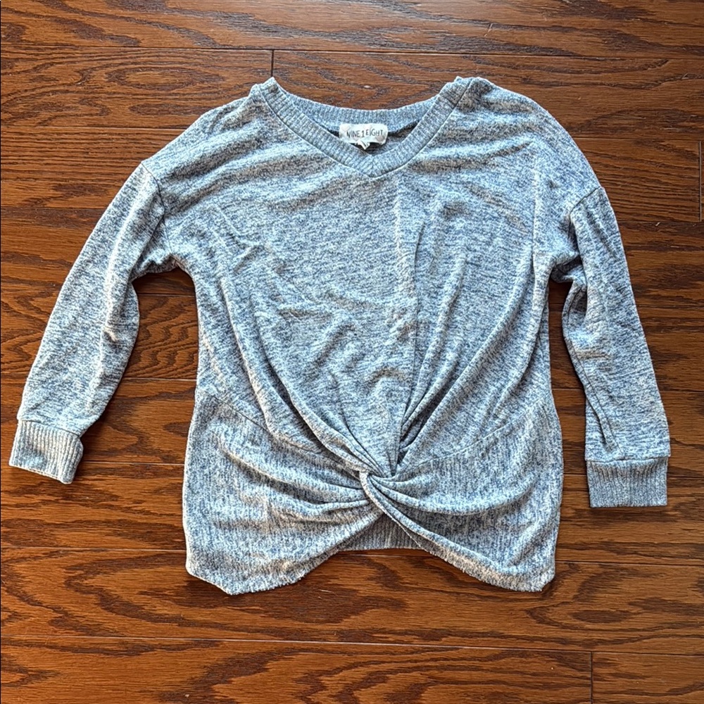⭐️Gray Long Sleeve Tee with Twist Detail
